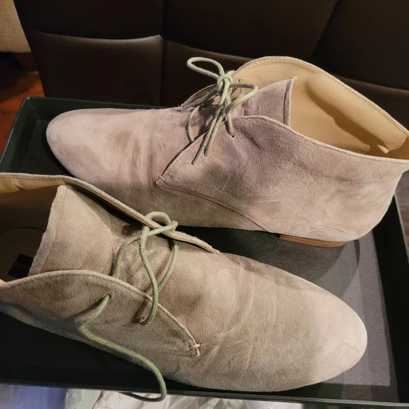 Steve Madden "Tobyy" Taupe Suede Booties 9 - Picture 1 of 5